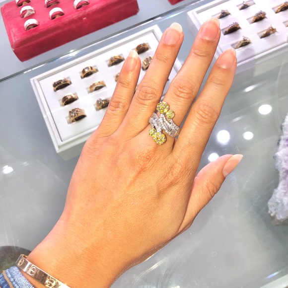 Yellow diamond cluster ring - Picture 3 of 3